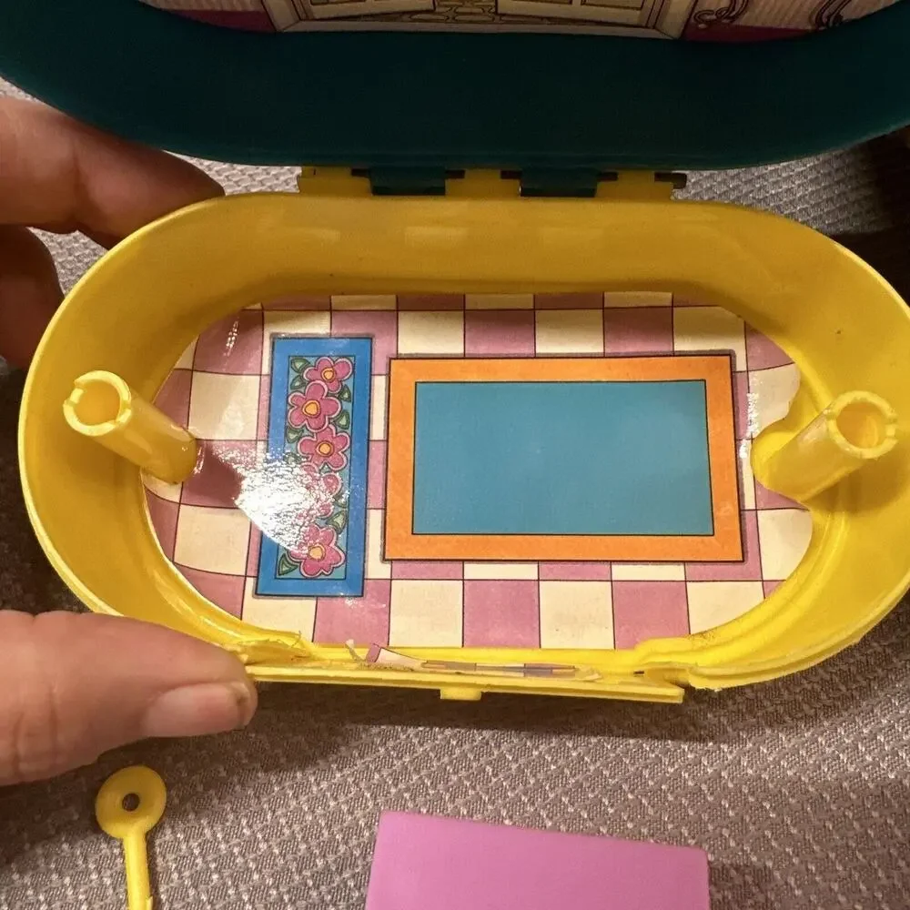 VTG 1993 Caboodles Toy Biz Mini Playset Compact Case w/ Partial Accessories Rare